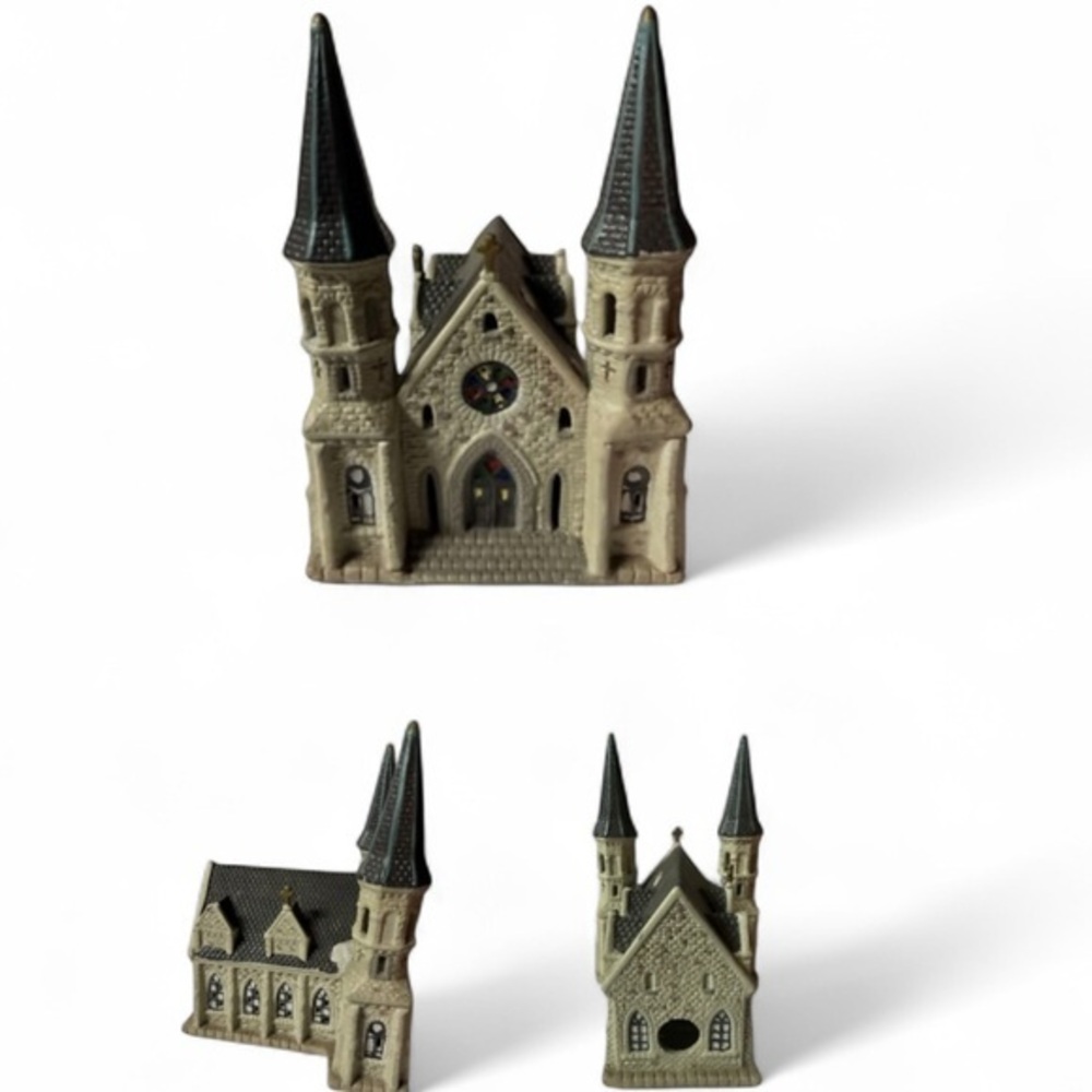 Department 56 Dickens Keepsake  Two Steeple Cathedral Church Village House